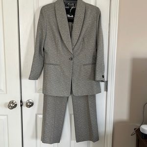 EUC Levine Classic Gray/Black Pant Suit